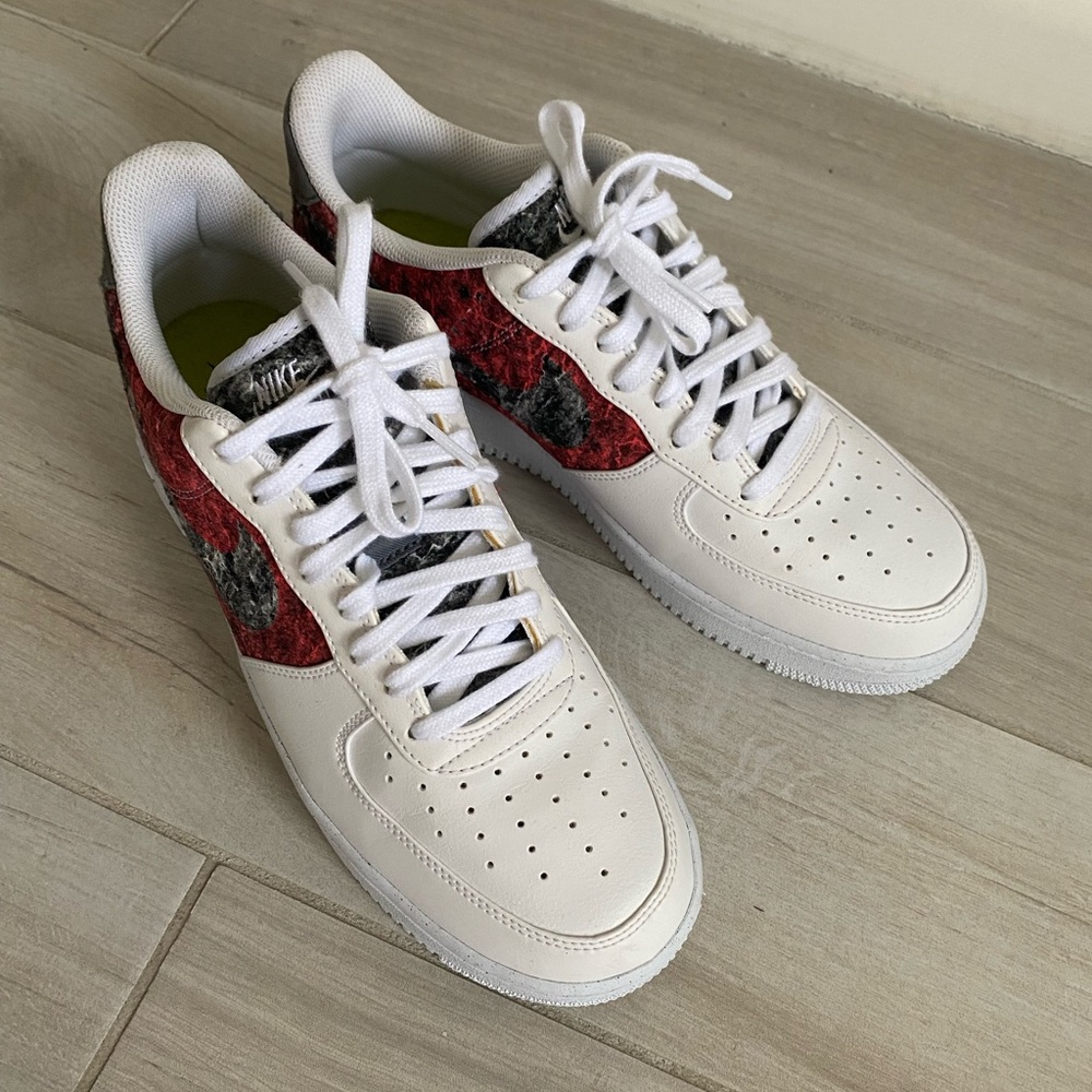 Nike Air Force 1, US size 9